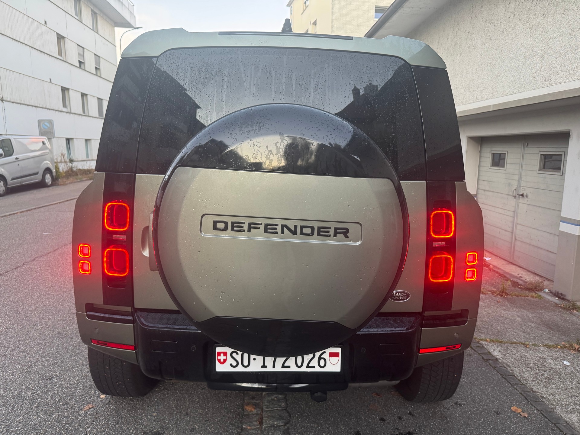 LAND ROVER Defender 110 D240 SD4 S AT8-image-0