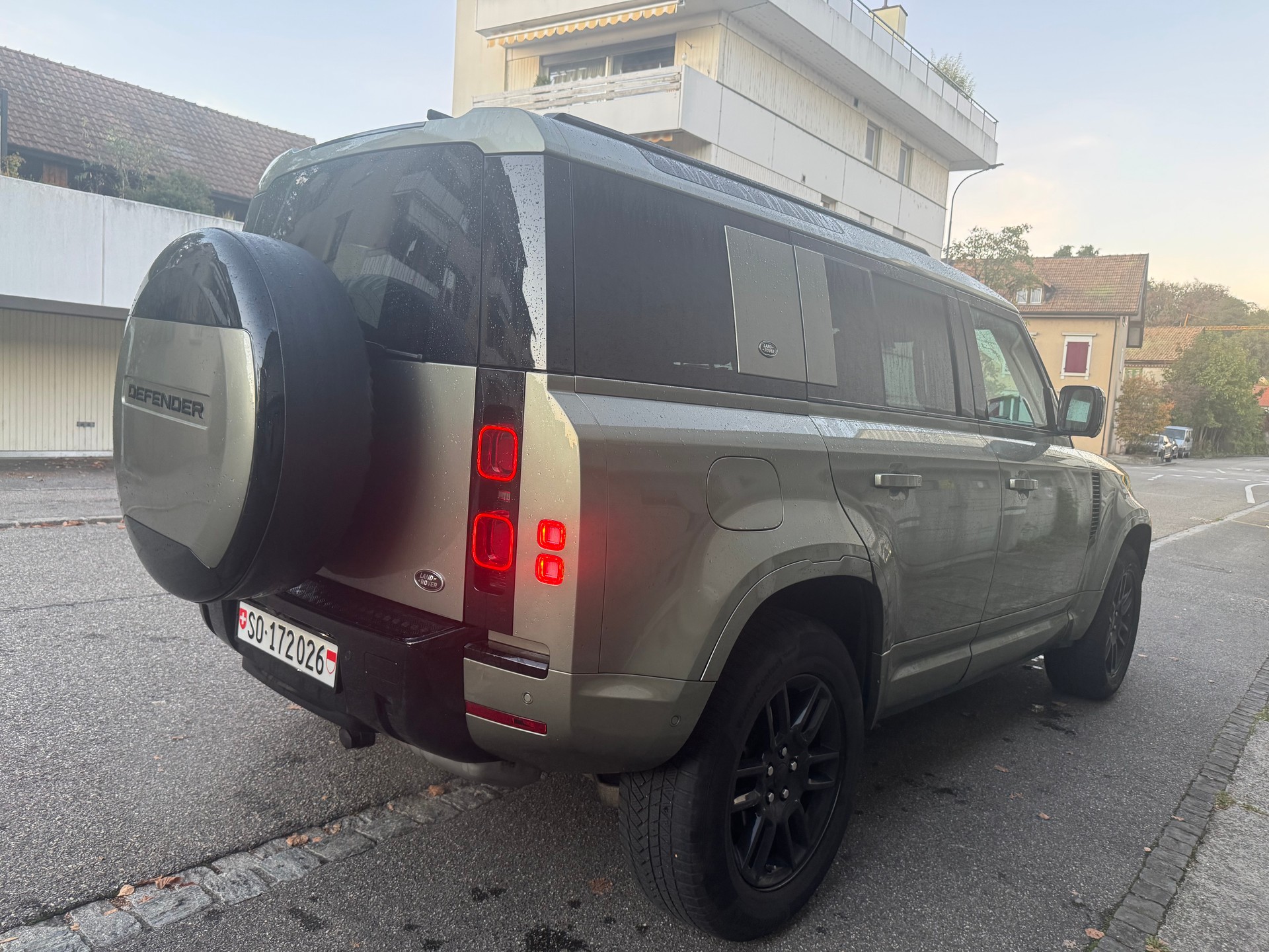 LAND ROVER Defender 110 D240 SD4 S AT8-image-7