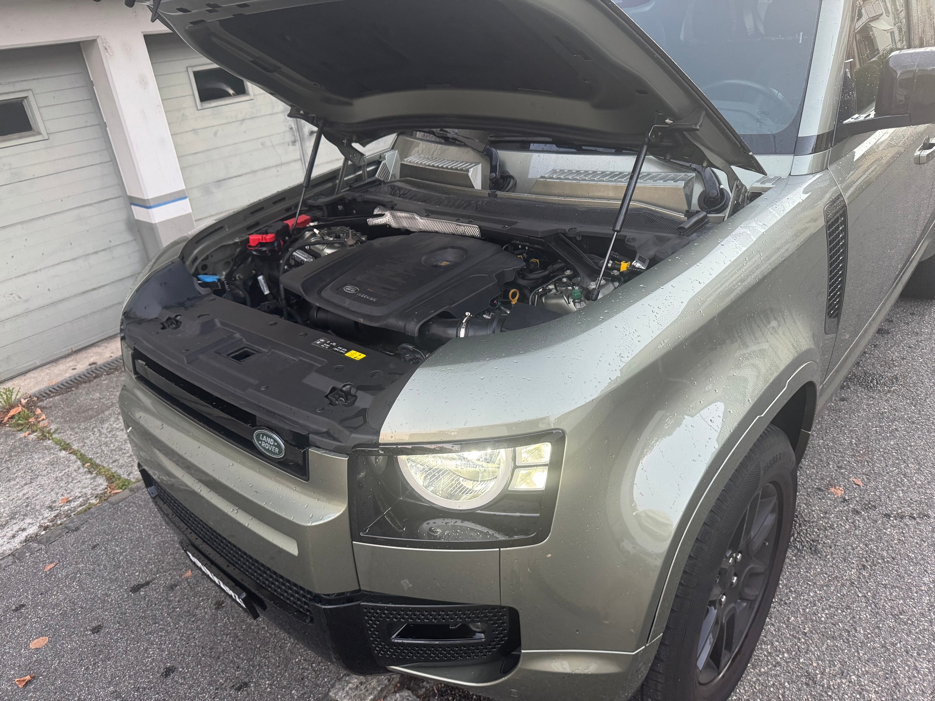 LAND ROVER Defender 110 D240 SD4 S AT8-image-13