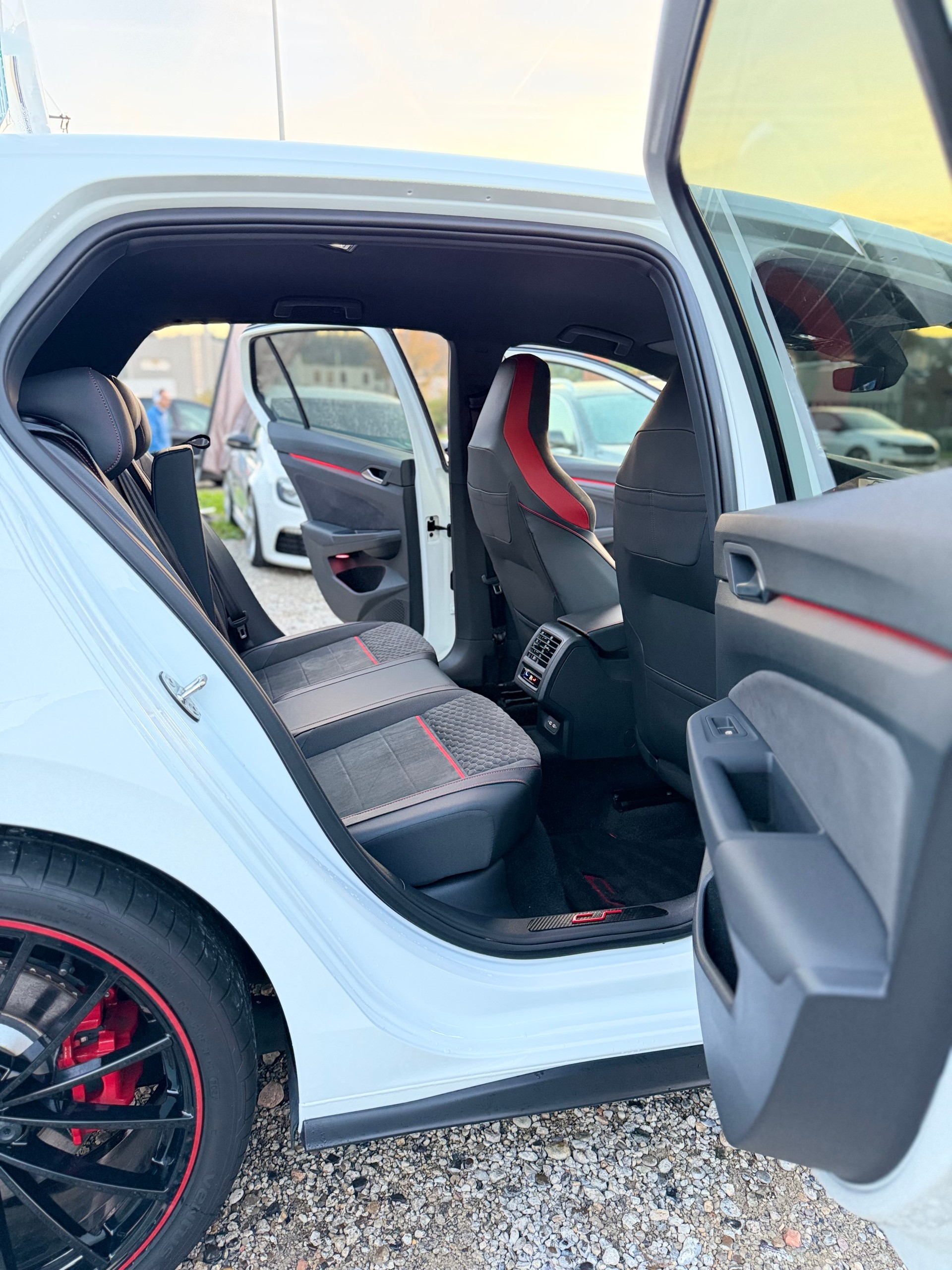 VW Golf 2.0 TSI GTI Clubsport DSG-image-12