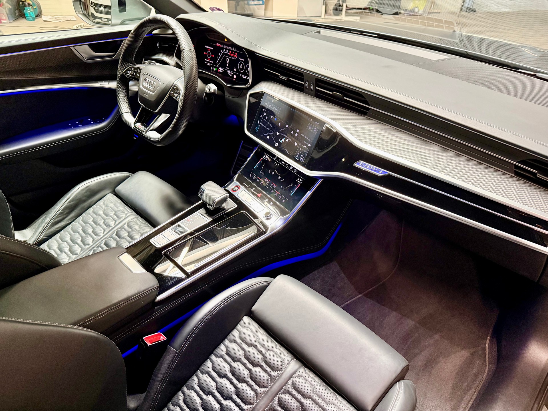 AUDI 4.0 V8 TFSI performance quattro T-Tronic / DaytonaGrau Matt Audi Exclusive / CH Auto ASSP+ / Werksgarantie-image-7