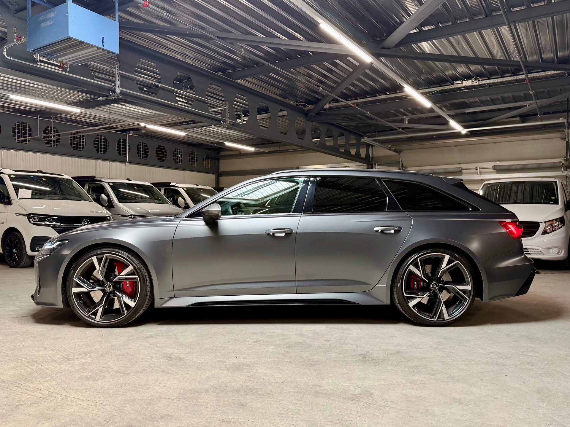AUDI 4.0 V8 TFSI performance quattro T-Tronic / DaytonaGrau Matt Audi Exclusive / CH Auto ASSP+ / Werksgarantie-image-2
