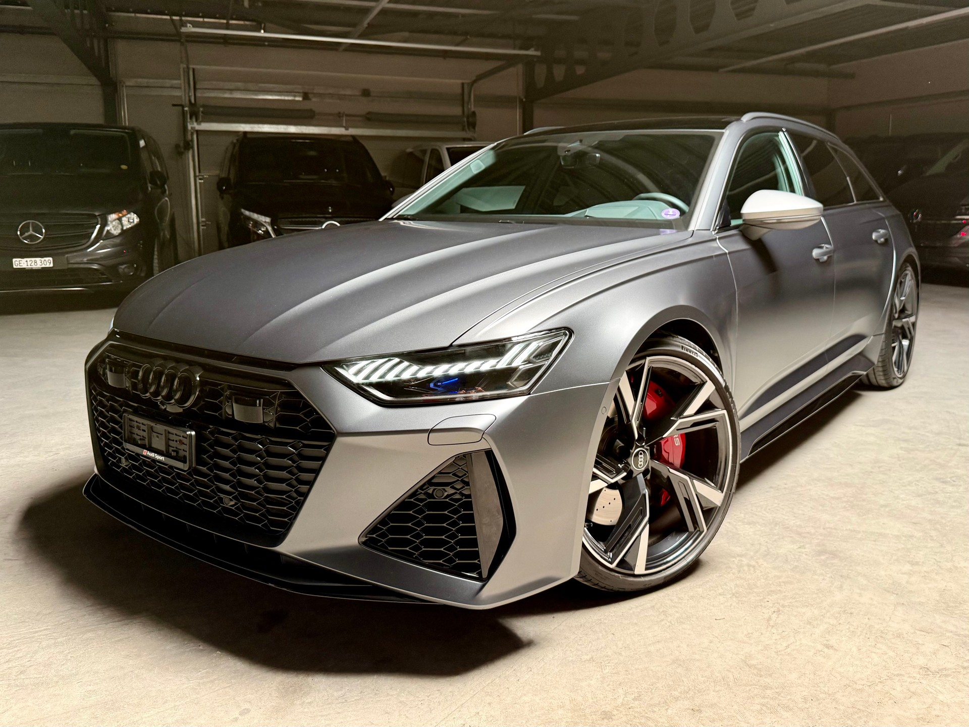 AUDI 4.0 V8 TFSI performance quattro T-Tronic / DaytonaGrau Matt Audi Exclusive / CH Auto ASSP+ / Werksgarantie-image-0