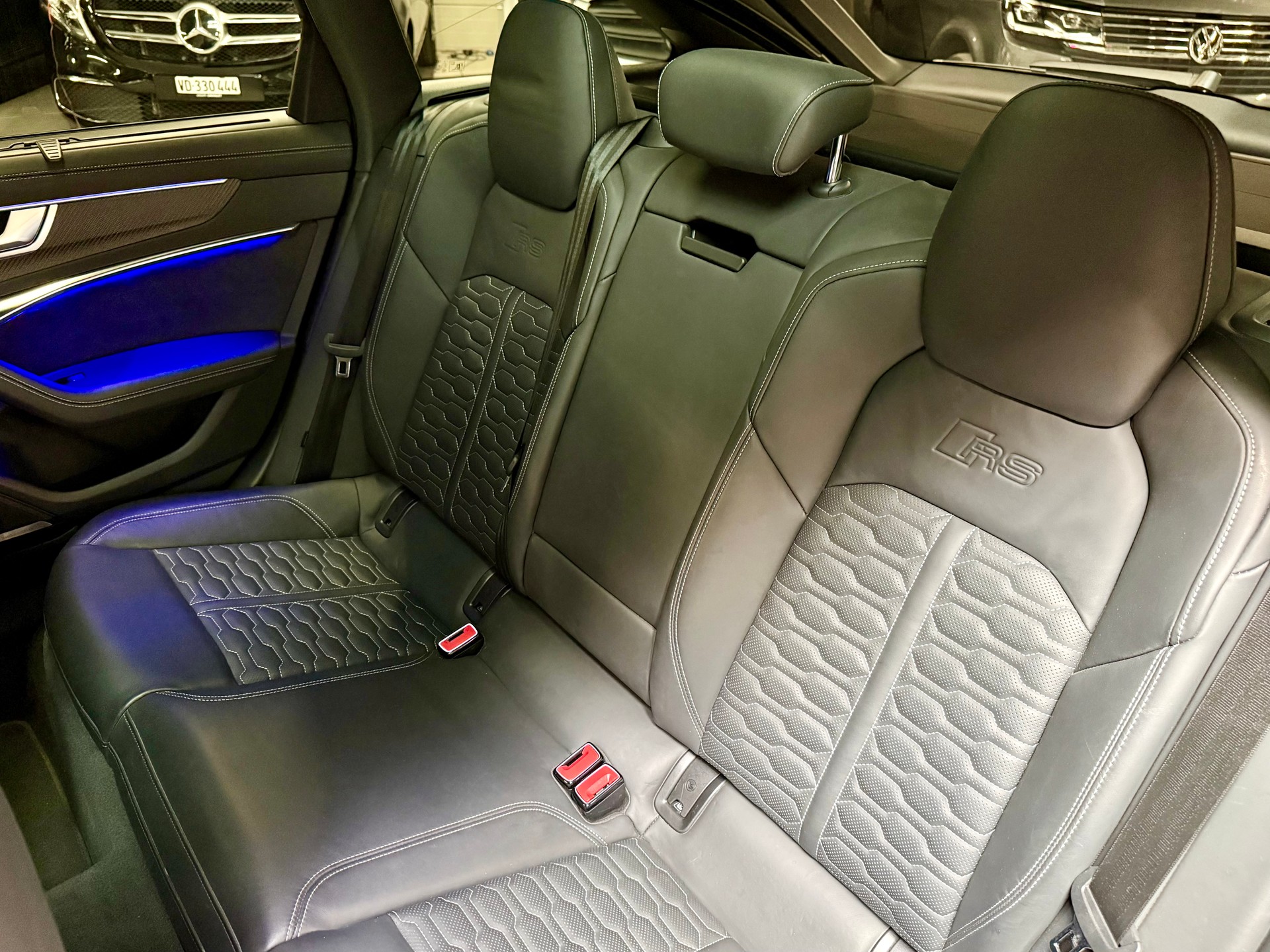 AUDI 4.0 V8 TFSI performance quattro T-Tronic / DaytonaGrau Matt Audi Exclusive / CH Auto ASSP+ / Werksgarantie-image-11