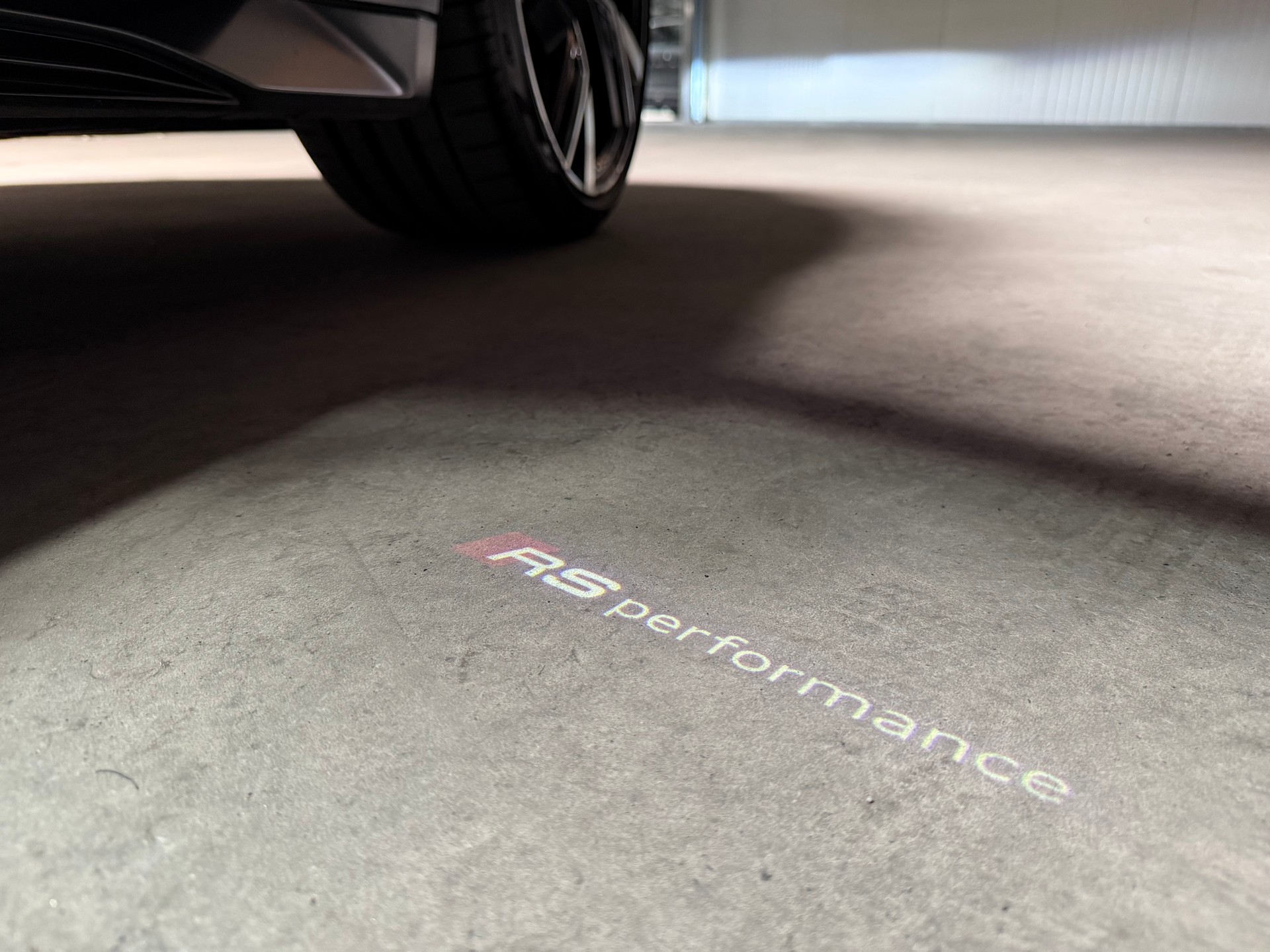 AUDI 4.0 V8 TFSI performance quattro T-Tronic / DaytonaGrau Matt Audi Exclusive / CH Auto ASSP+ / Werksgarantie-image-15