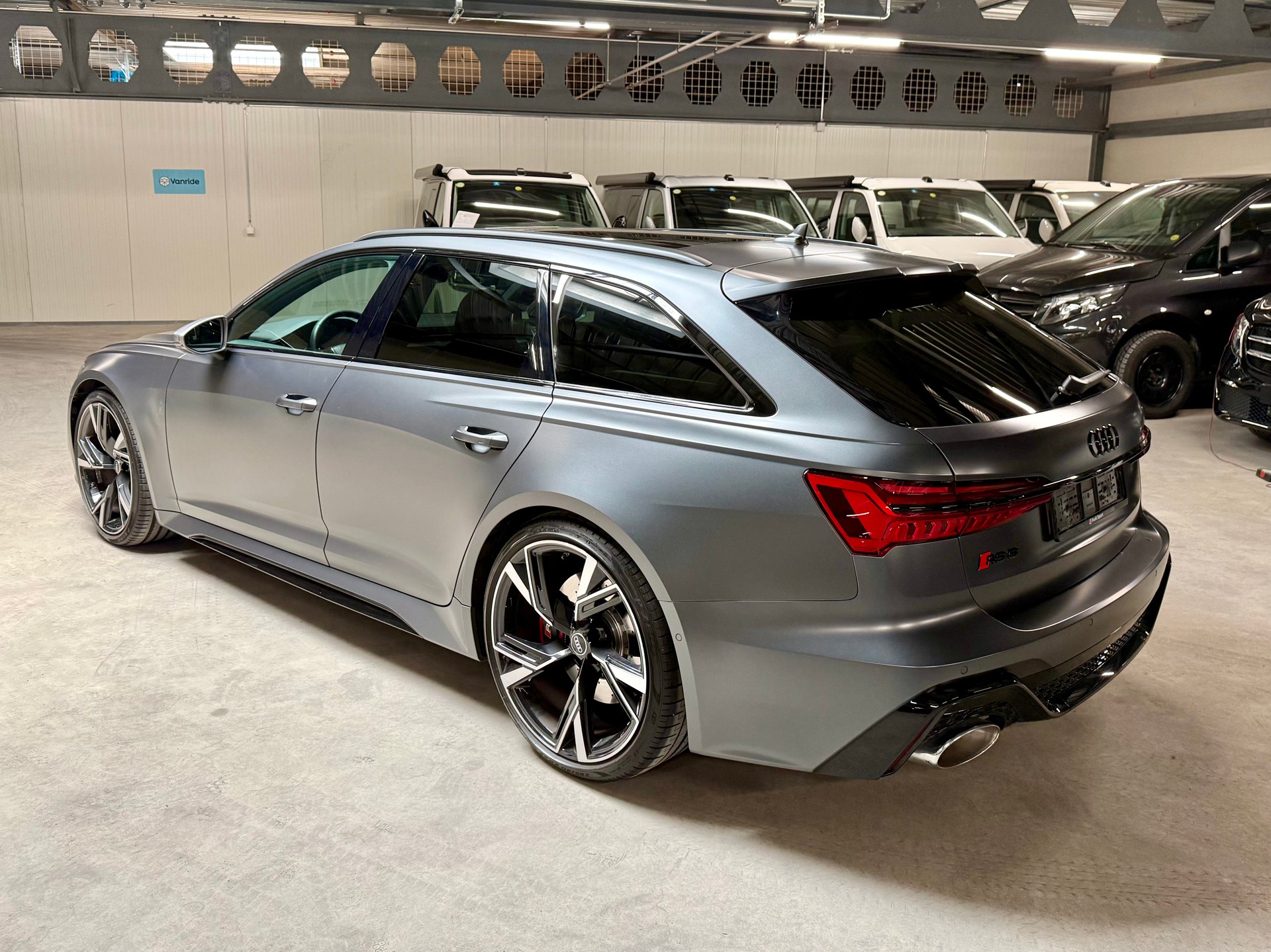 AUDI 4.0 V8 TFSI performance quattro T-Tronic / DaytonaGrau Matt Audi Exclusive / CH Auto ASSP+ / Werksgarantie-image-6