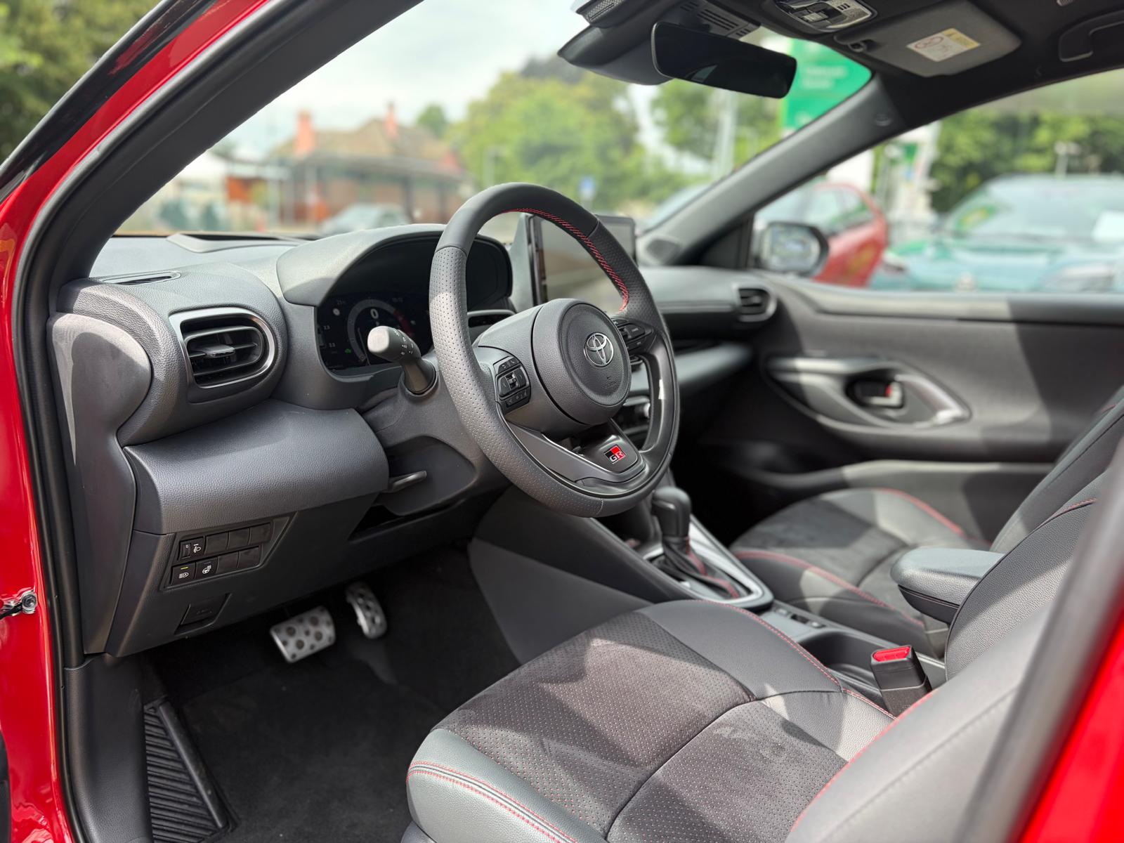 TOYOTA Yaris 1.5 GR Sport e-CVT-image-6
