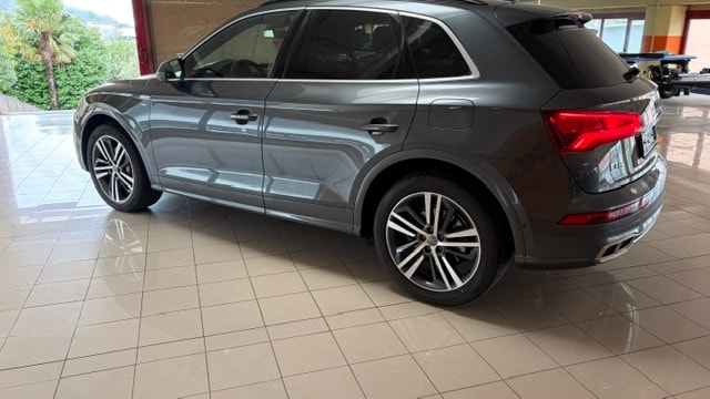 AUDI Q5 55 TFSI e sport quattro-image-1