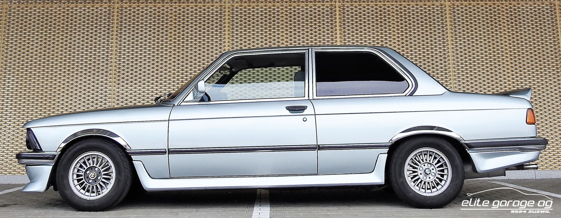 BMW 323 i-image-2