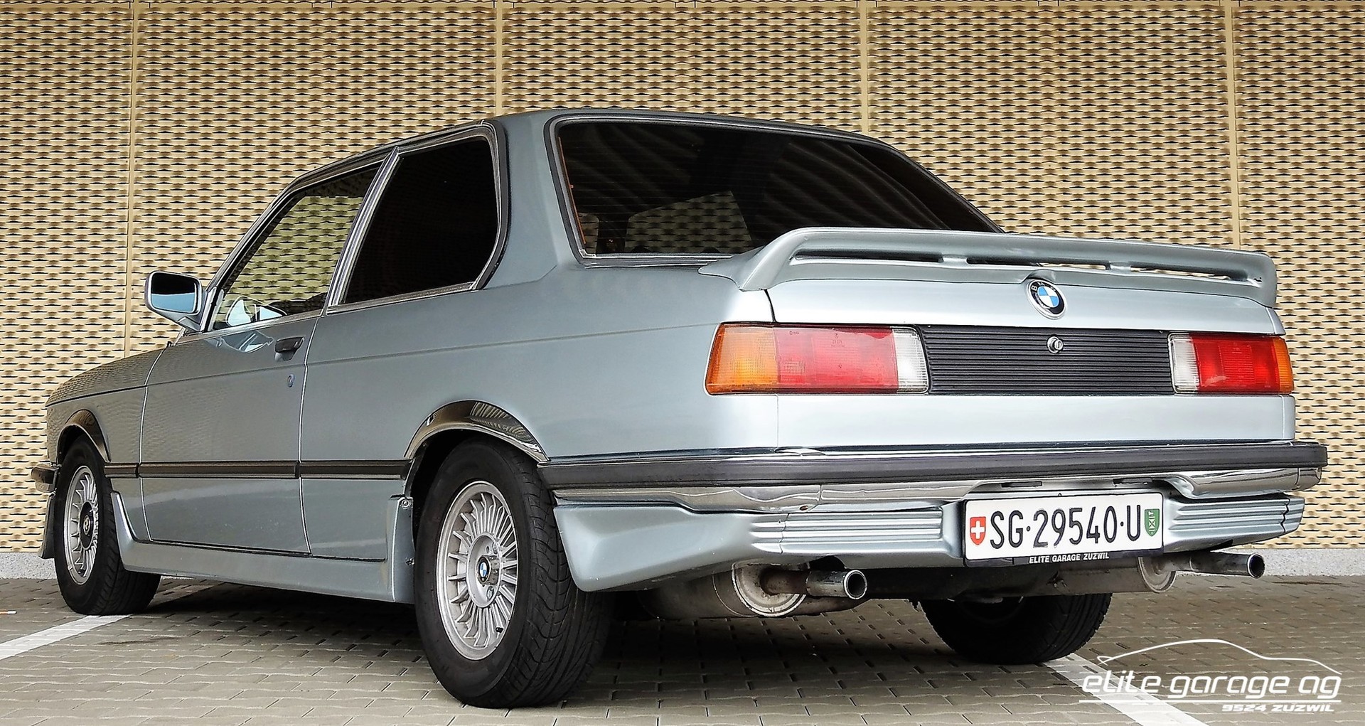 BMW 323 i-image-4