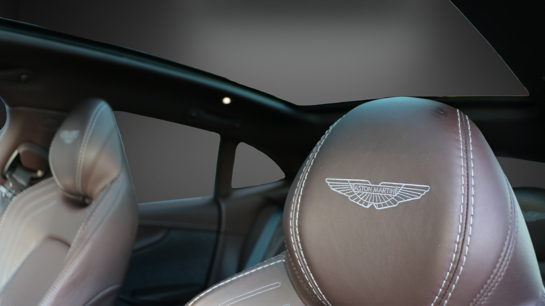 ASTON MARTIN DBX 4.0 V8-image-7