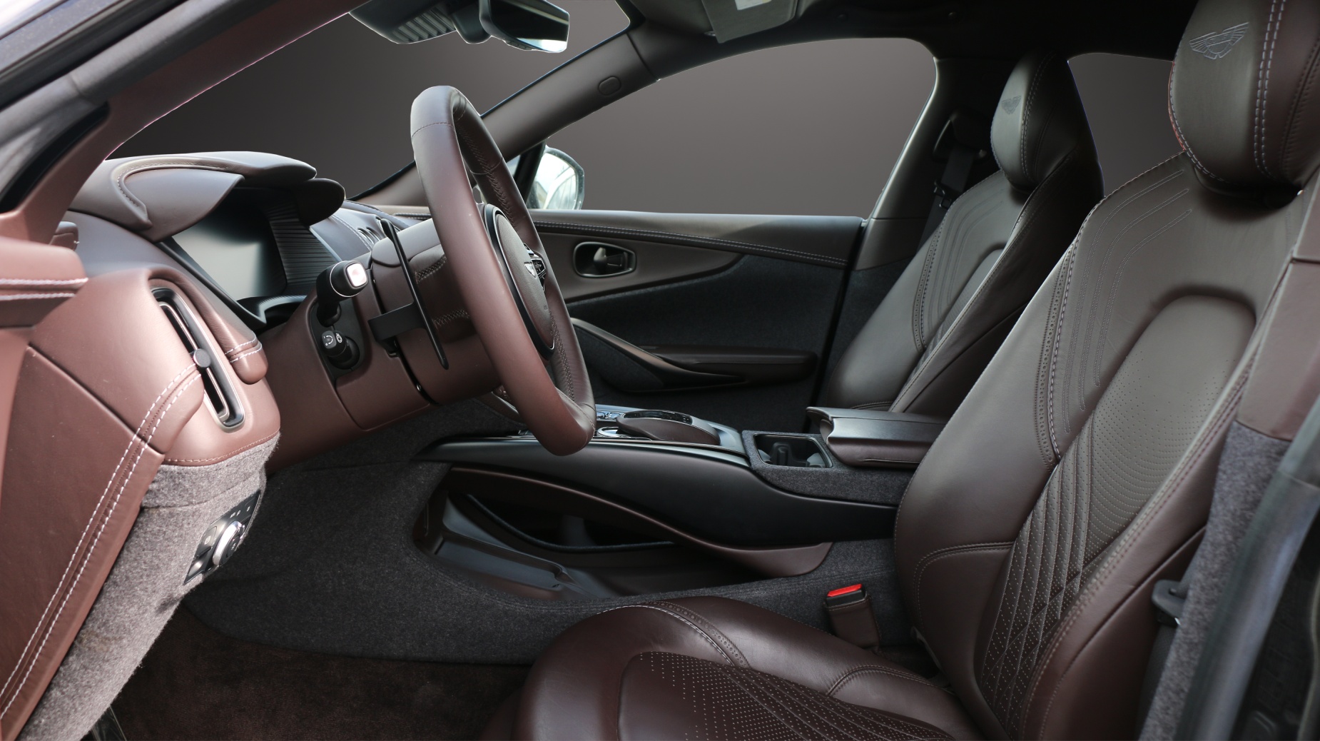 ASTON MARTIN DBX 4.0 V8-image-4