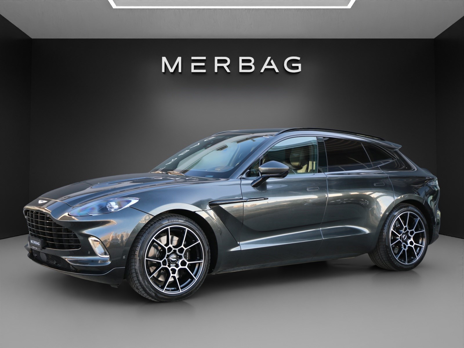 ASTON MARTIN DBX 4.0 V8-image-0