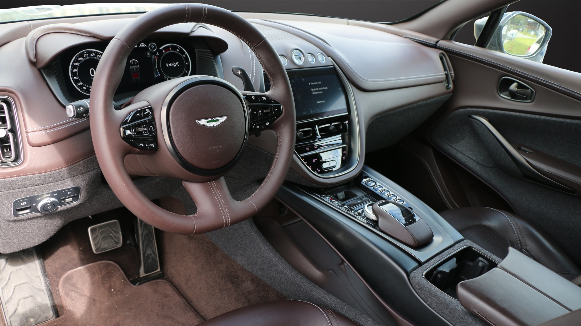 ASTON MARTIN DBX 4.0 V8-image-5
