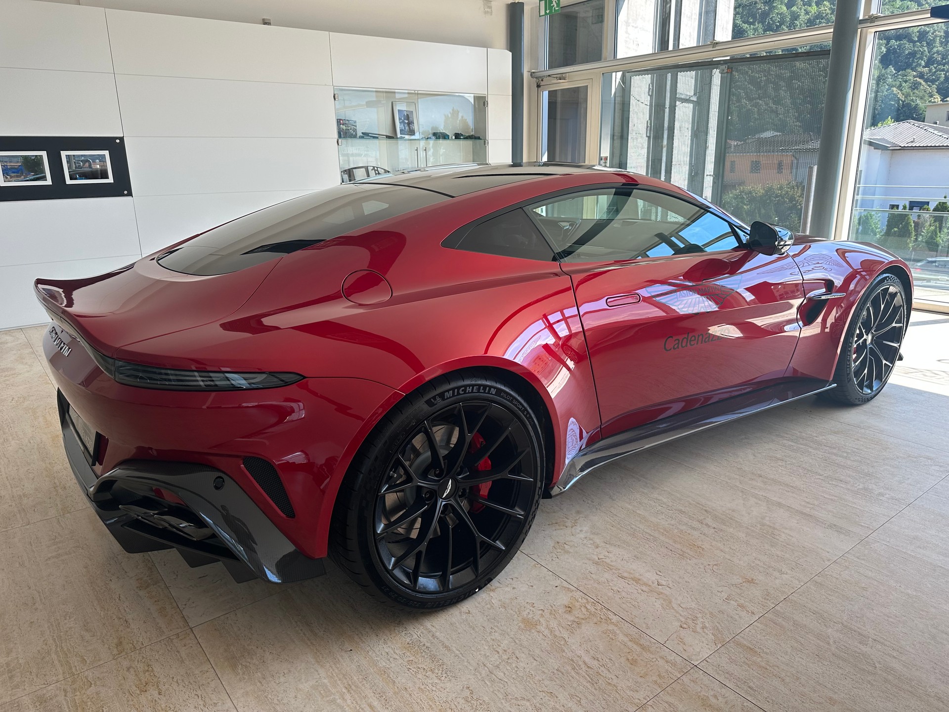 ASTON MARTIN V8 Vantage-image-6