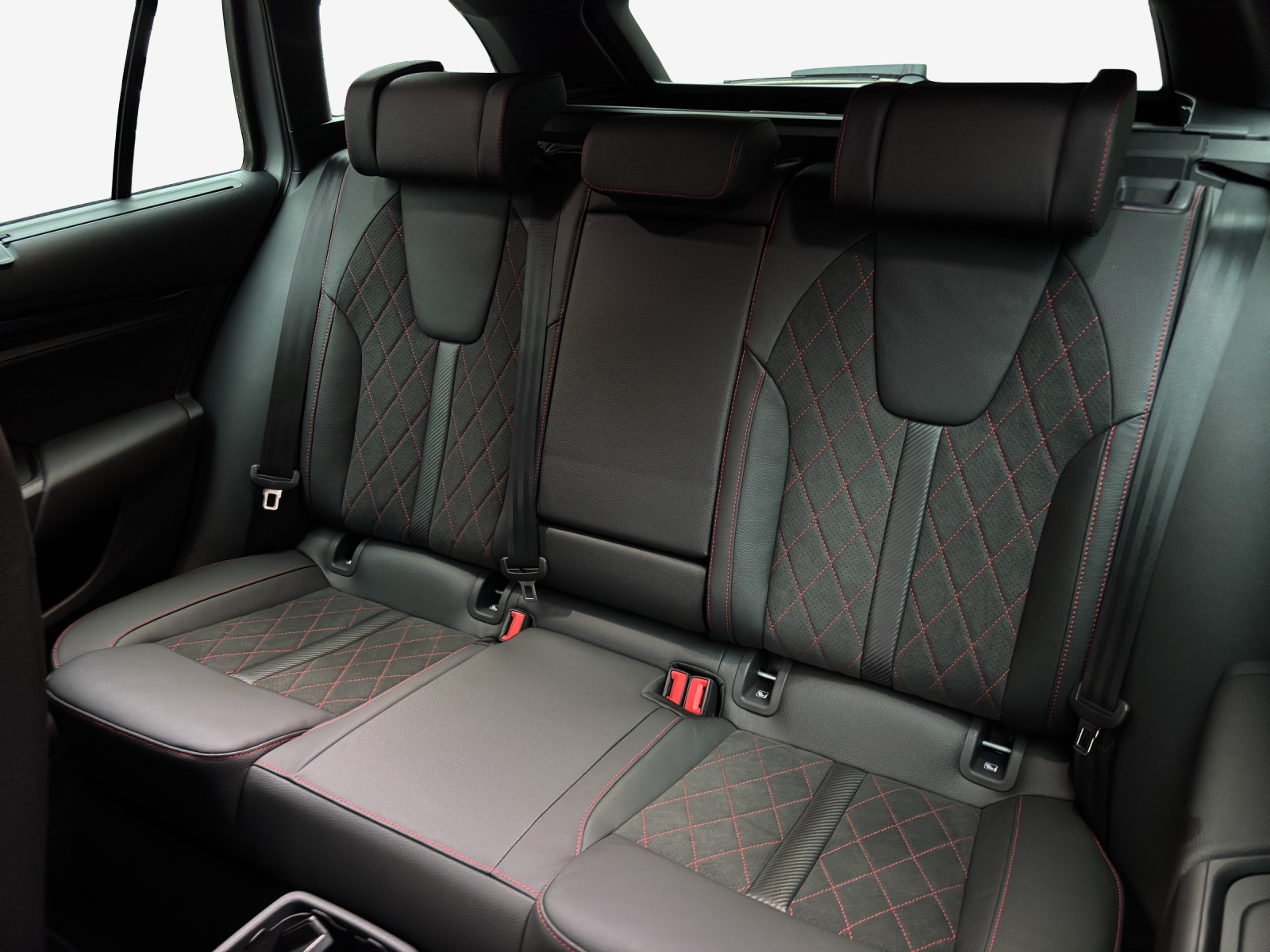 SKODA Octavia Combi 2.0 TSI DSG RS-image-11
