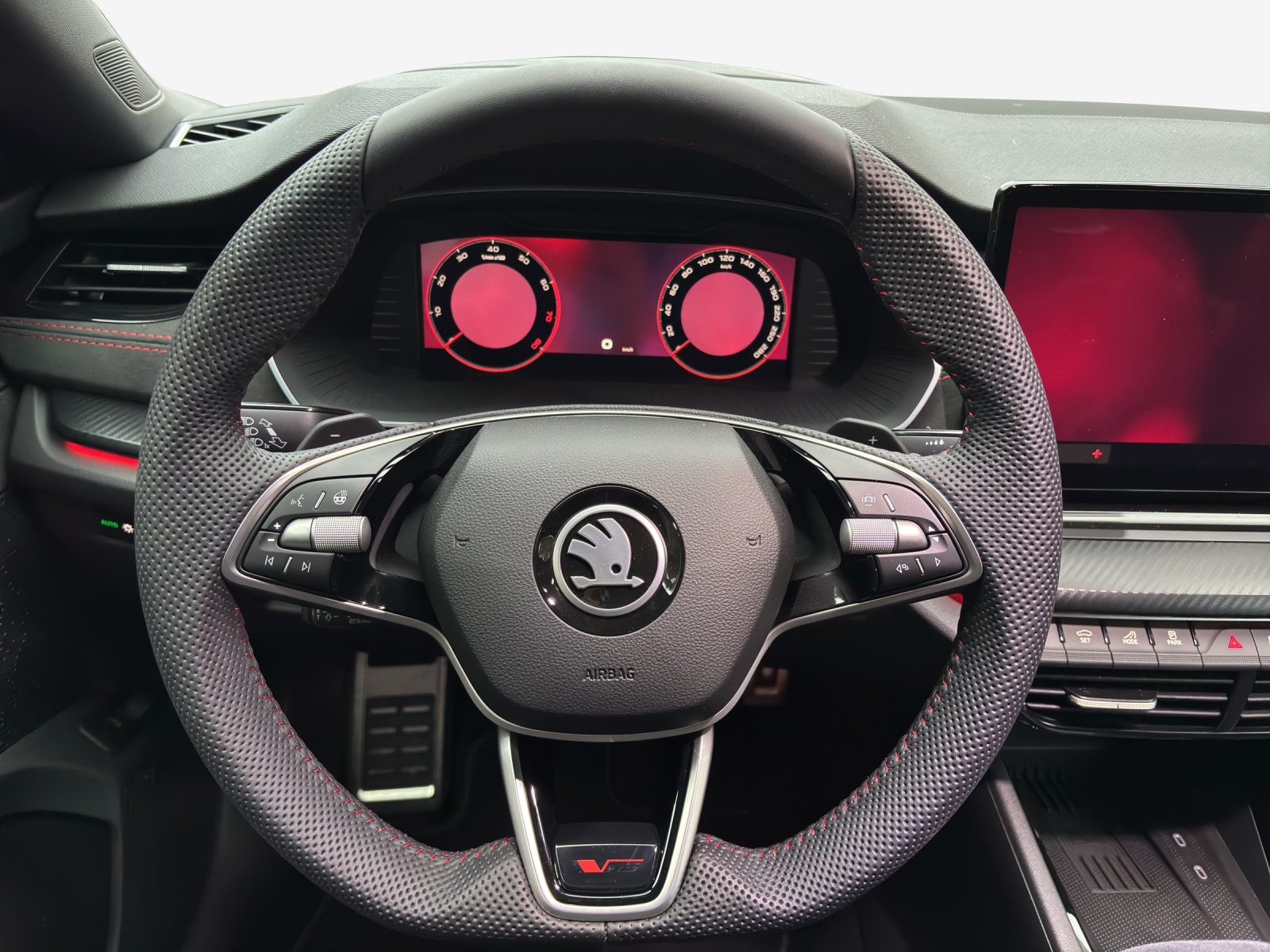 SKODA Octavia Combi 2.0 TSI DSG RS-image-9