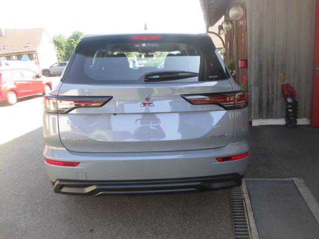 MITSUBISHI Outlander 2.4 PHEV Inform 4x4-image-4