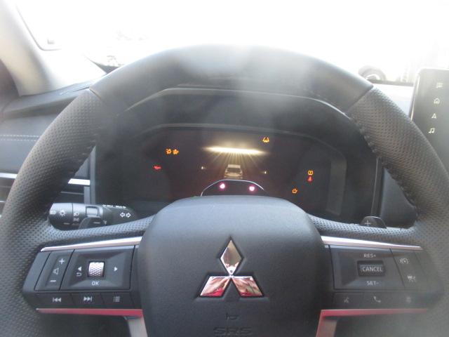 MITSUBISHI Outlander 2.4 PHEV Inform 4x4-image-7