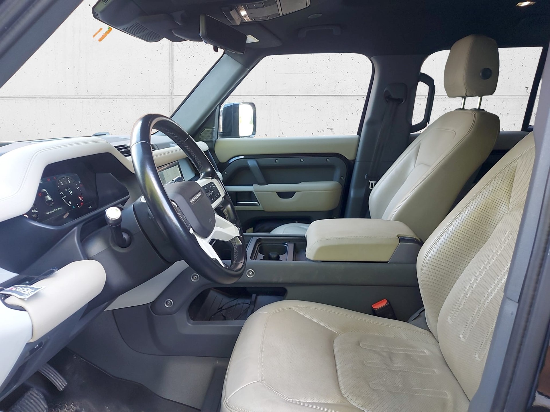 LAND ROVER Defender 110 3.0 D I6 200 AWD AT8-image-10