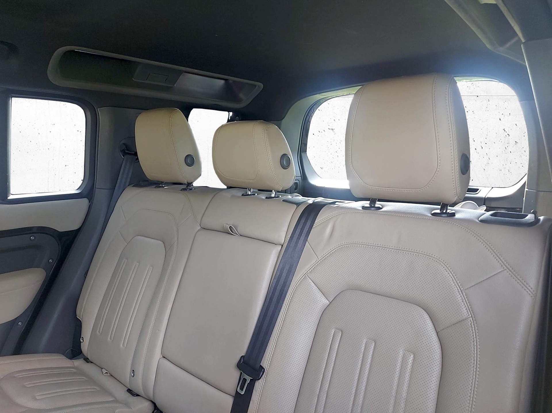 LAND ROVER Defender 110 3.0 D I6 200 AWD AT8-image-22