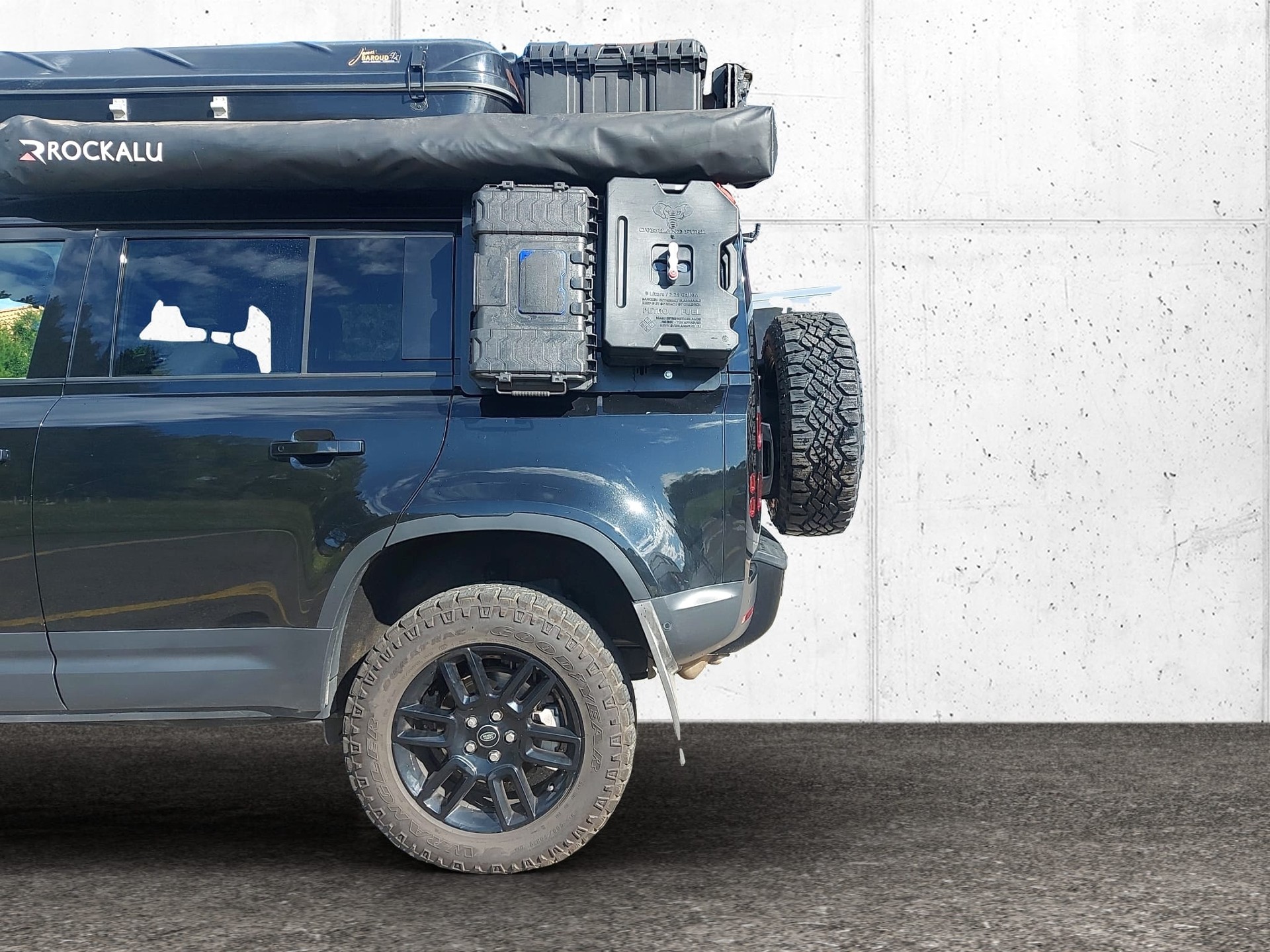 LAND ROVER Defender 110 3.0 D I6 200 AWD AT8-image-5