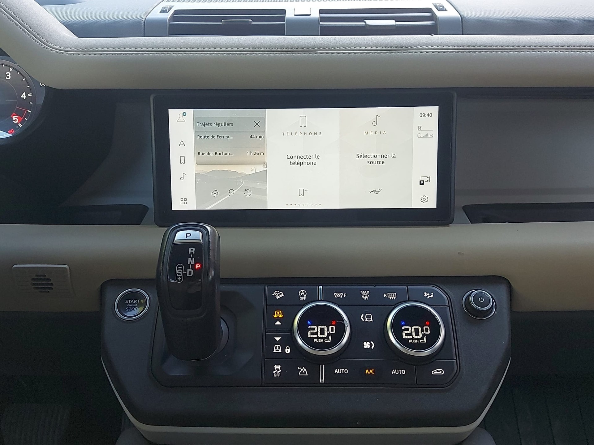 LAND ROVER Defender 110 3.0 D I6 200 AWD AT8-image-19