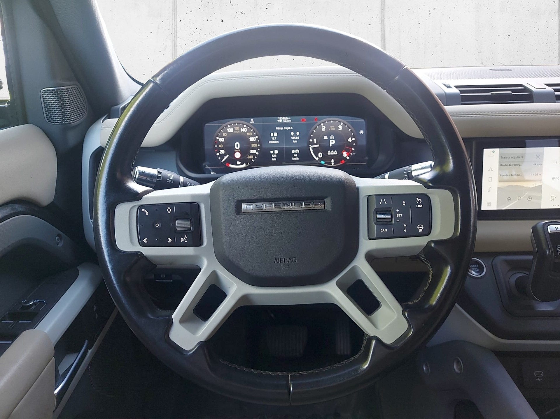 LAND ROVER Defender 110 3.0 D I6 200 AWD AT8-image-13