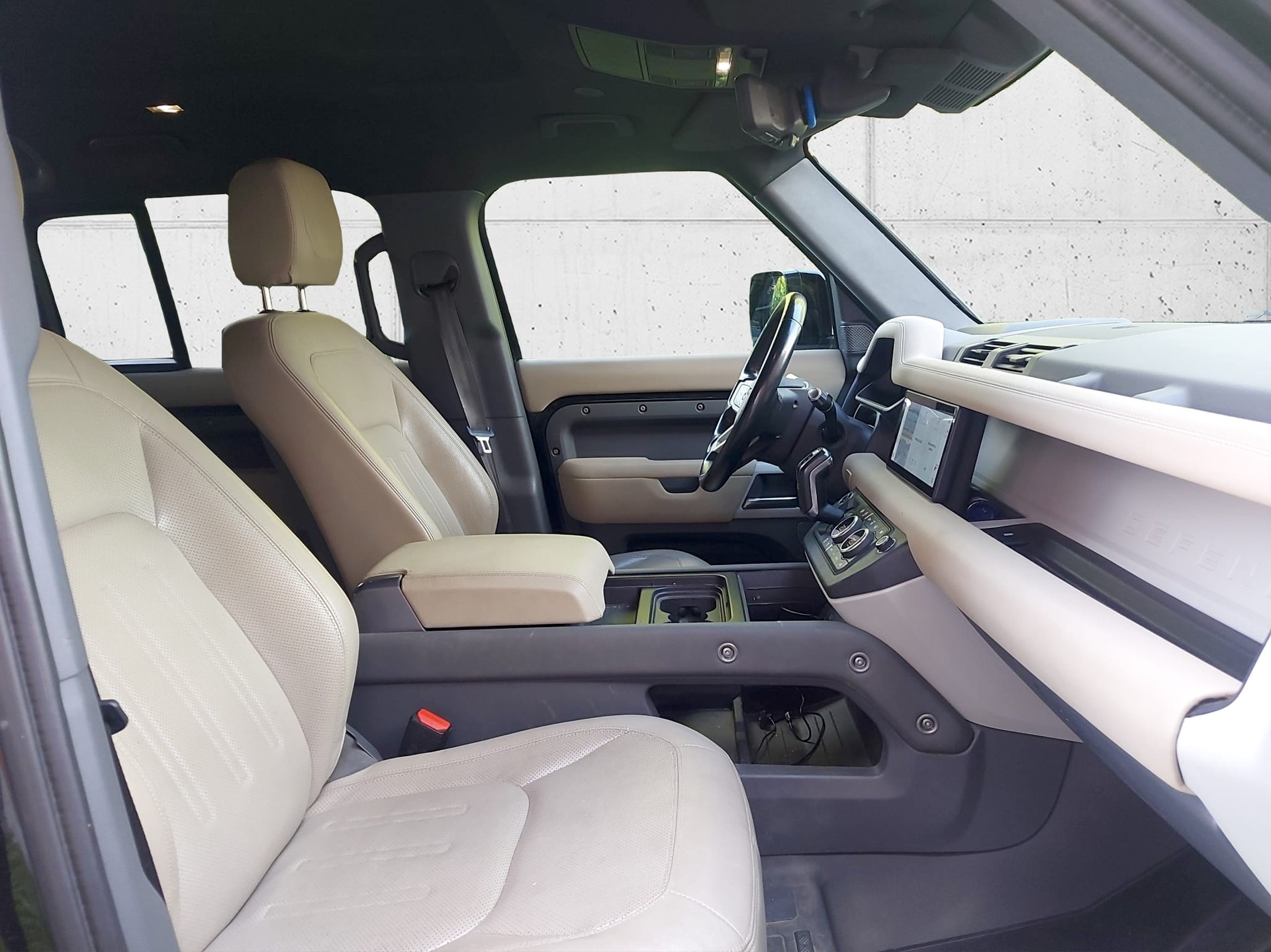LAND ROVER Defender 110 3.0 D I6 200 AWD AT8-image-21