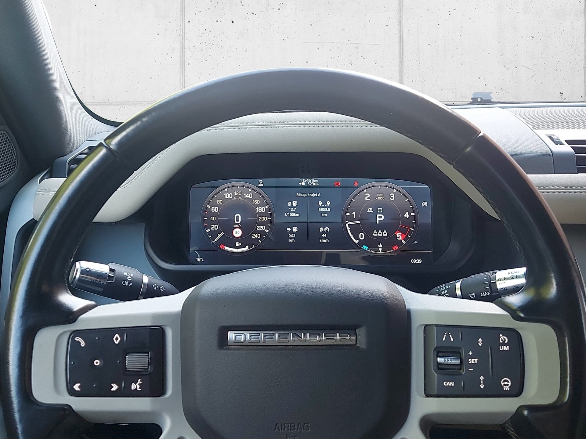 LAND ROVER Defender 110 3.0 D I6 200 AWD AT8-image-14