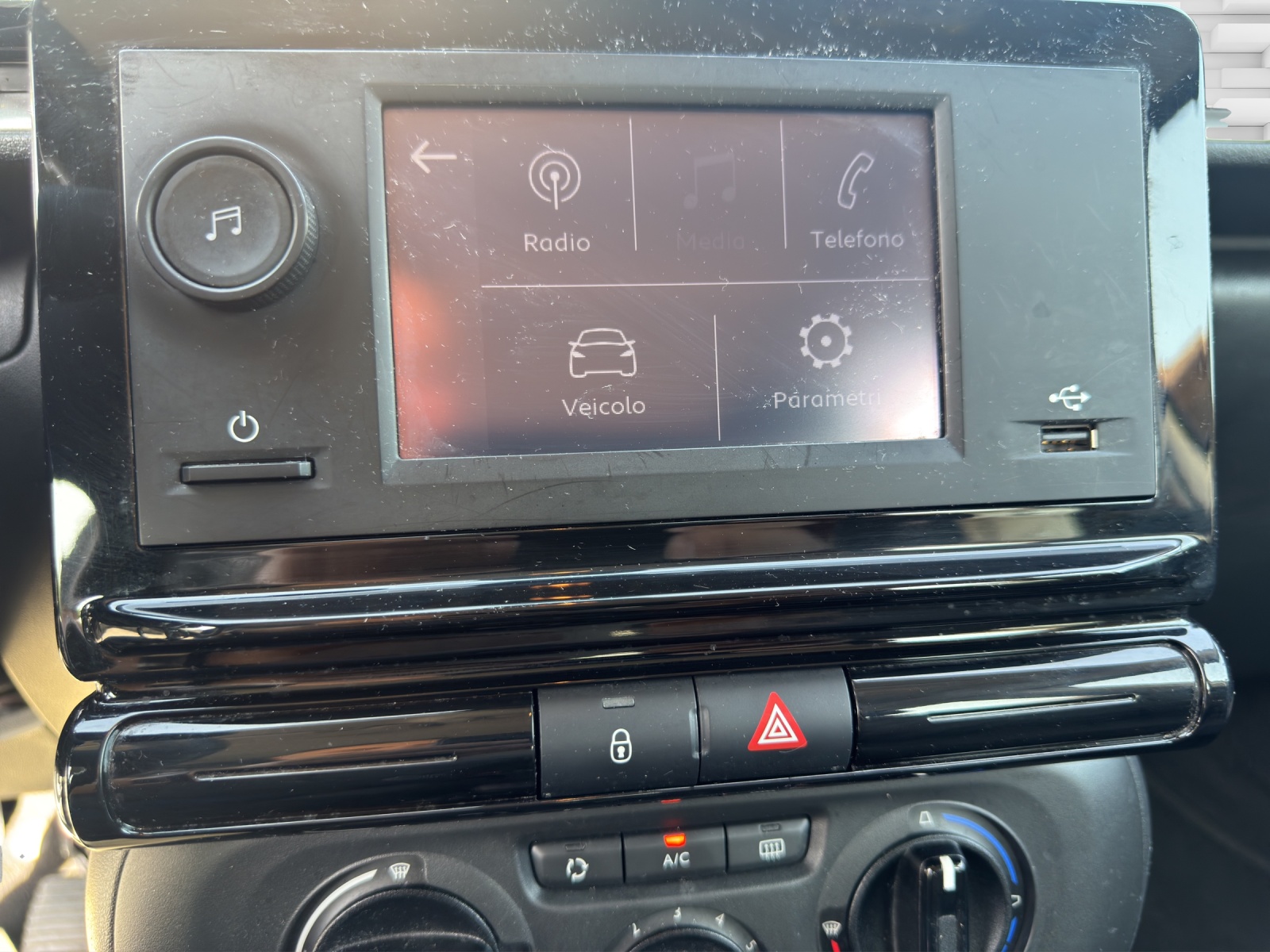 CITROEN C3 1.2i PureTech Feel-image-12