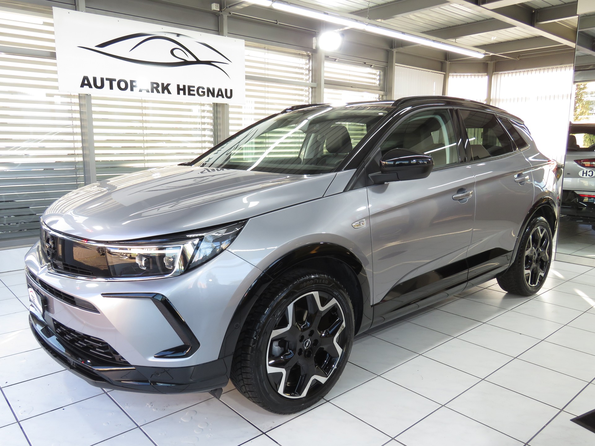 OPEL Grandland 1.2i TP GS Line Automatik-image-0