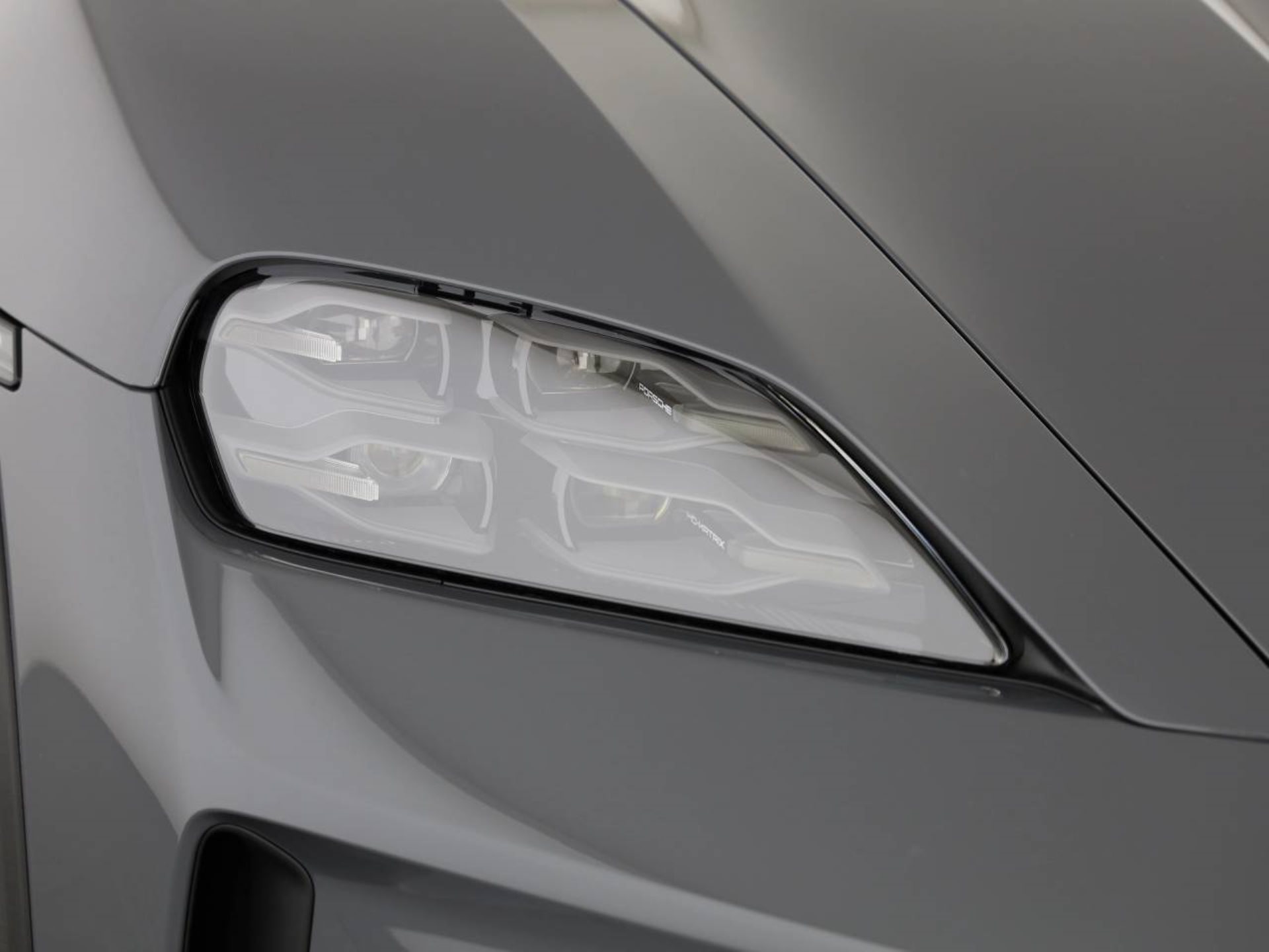 PORSCHE Taycan 4 Cross Turismo-image-8