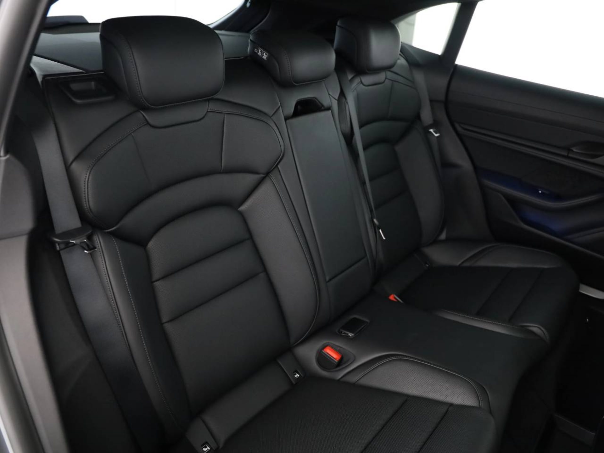 PORSCHE Taycan 4 Cross Turismo-image-19