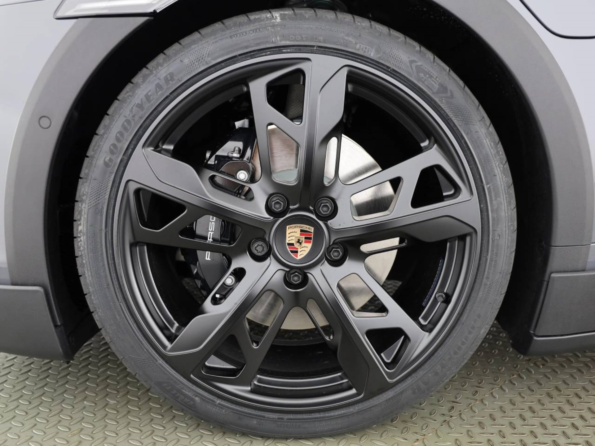 PORSCHE Taycan 4 Cross Turismo-image-5
