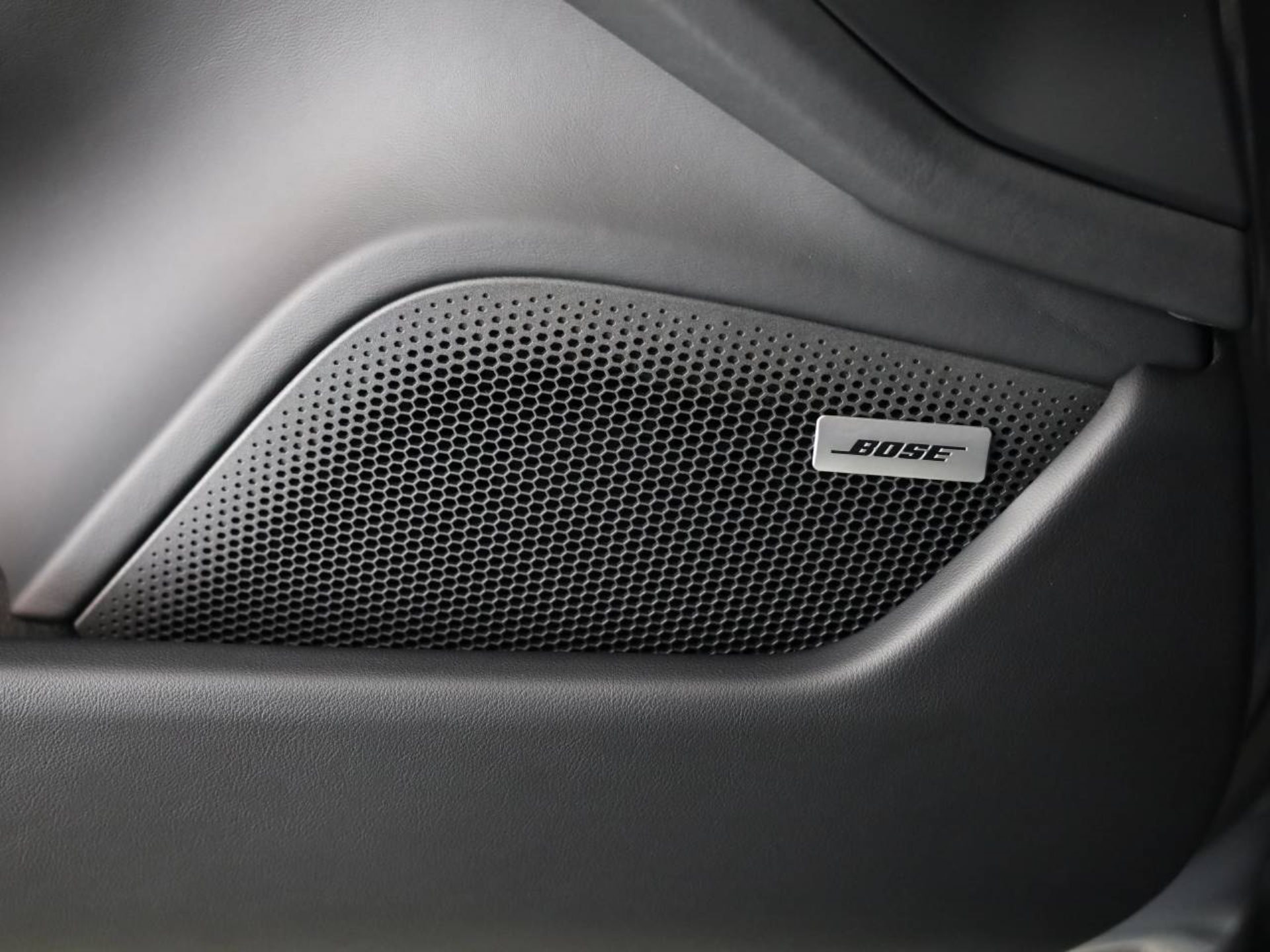 PORSCHE Taycan 4 Cross Turismo-image-18
