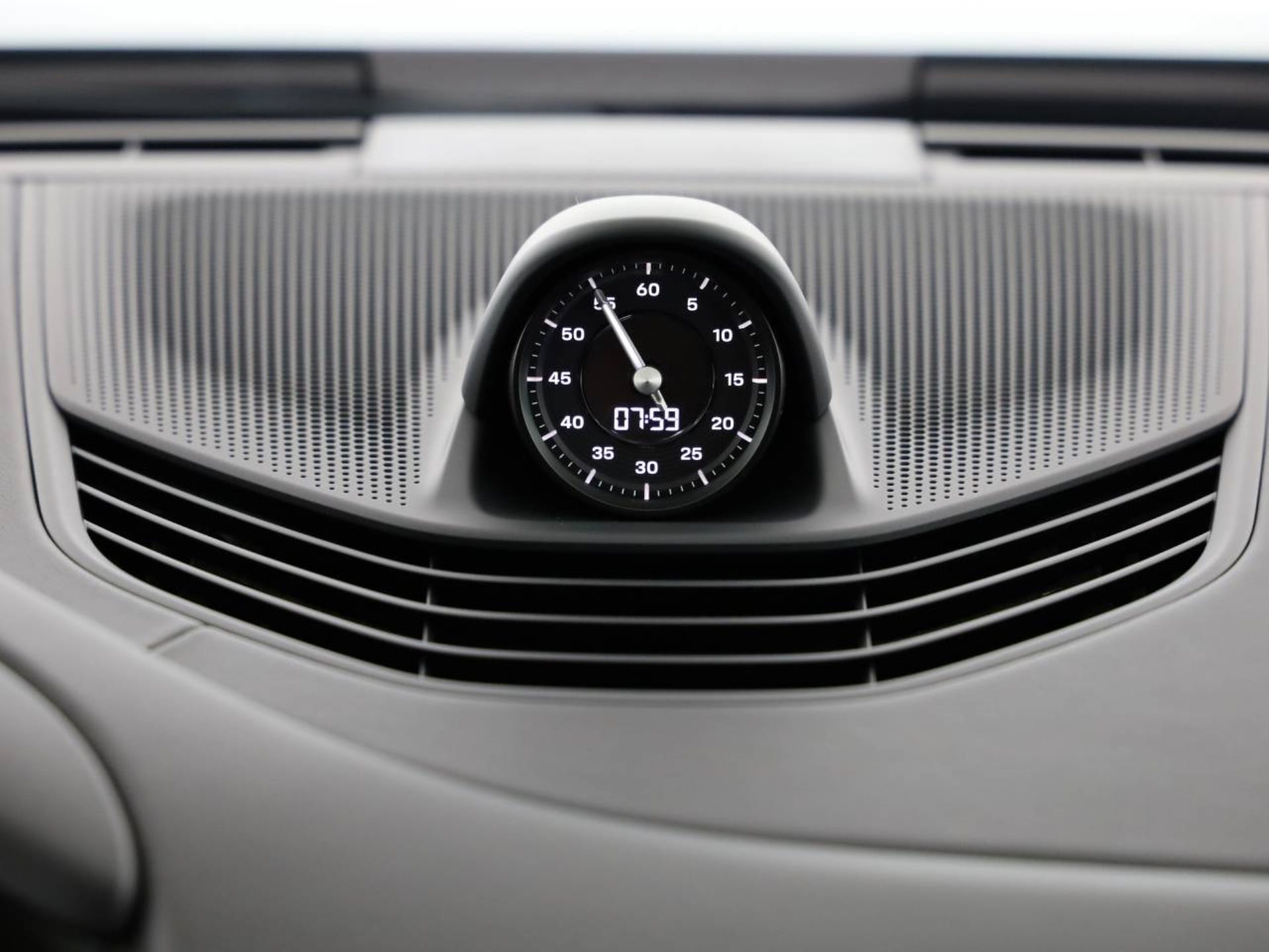 PORSCHE Taycan 4 Cross Turismo-image-11
