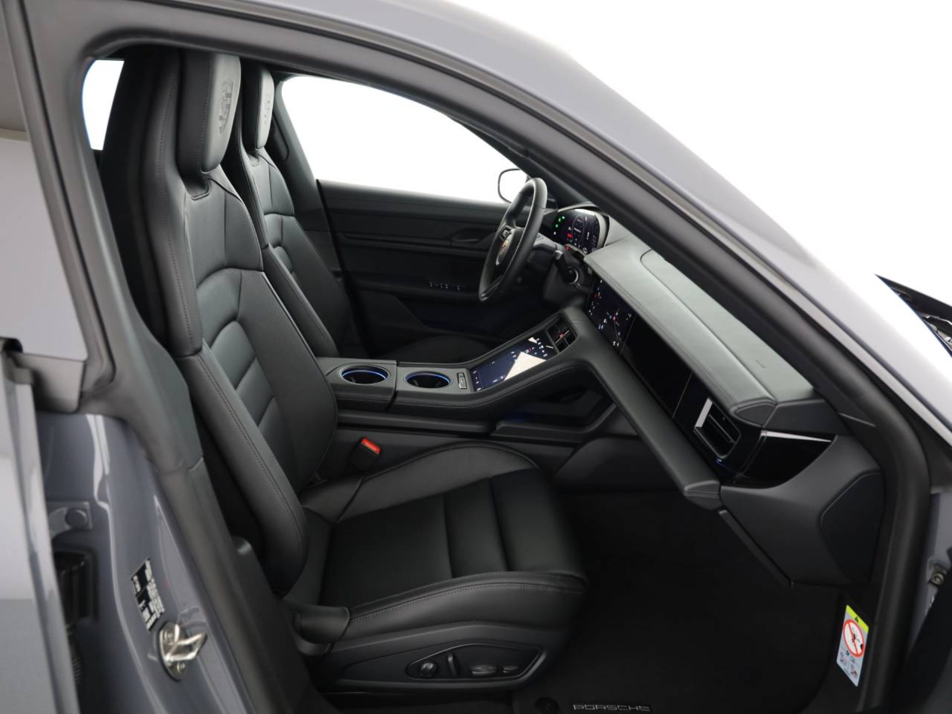 PORSCHE Taycan 4 Cross Turismo-image-15