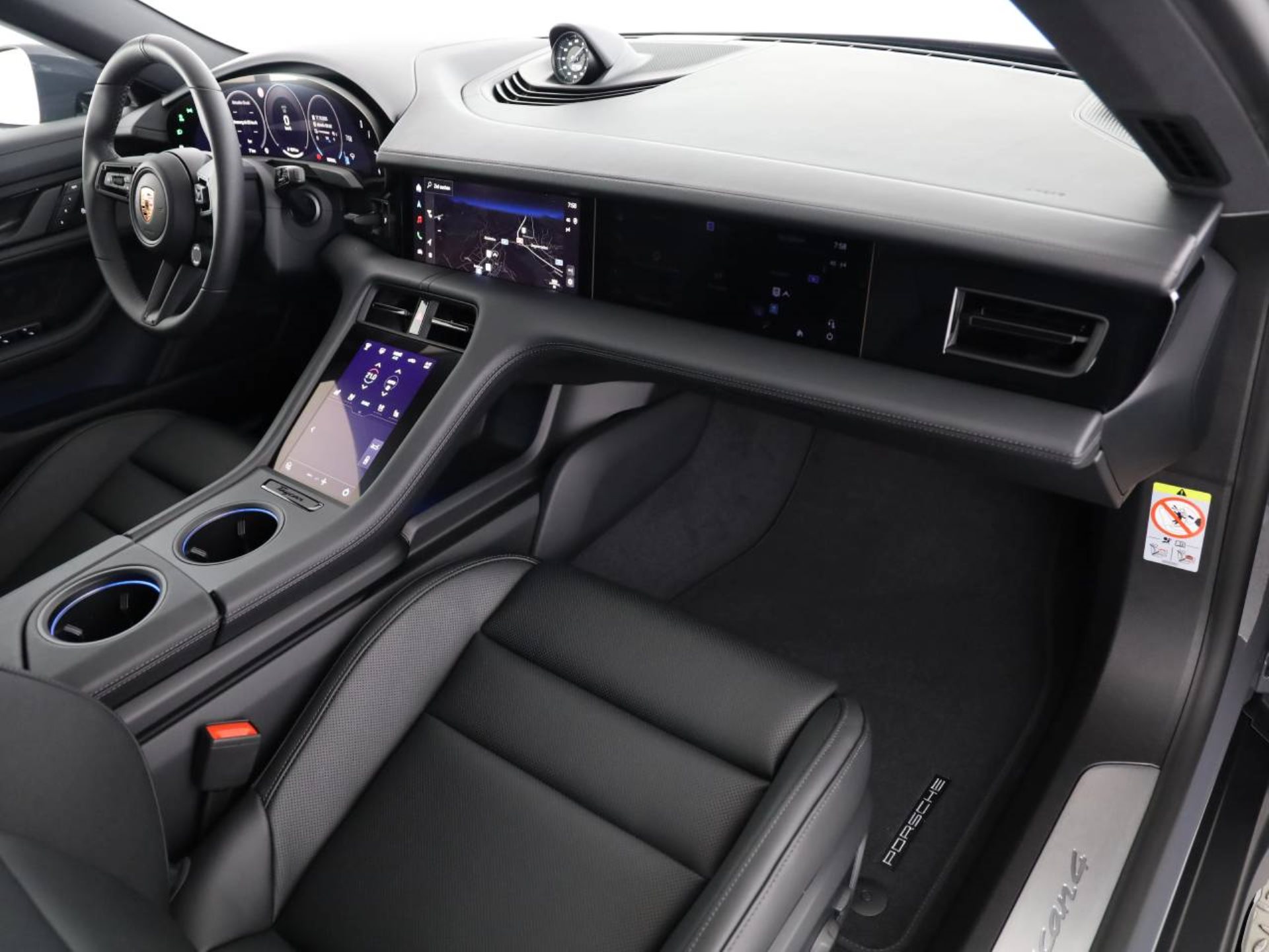 PORSCHE Taycan 4 Cross Turismo-image-10