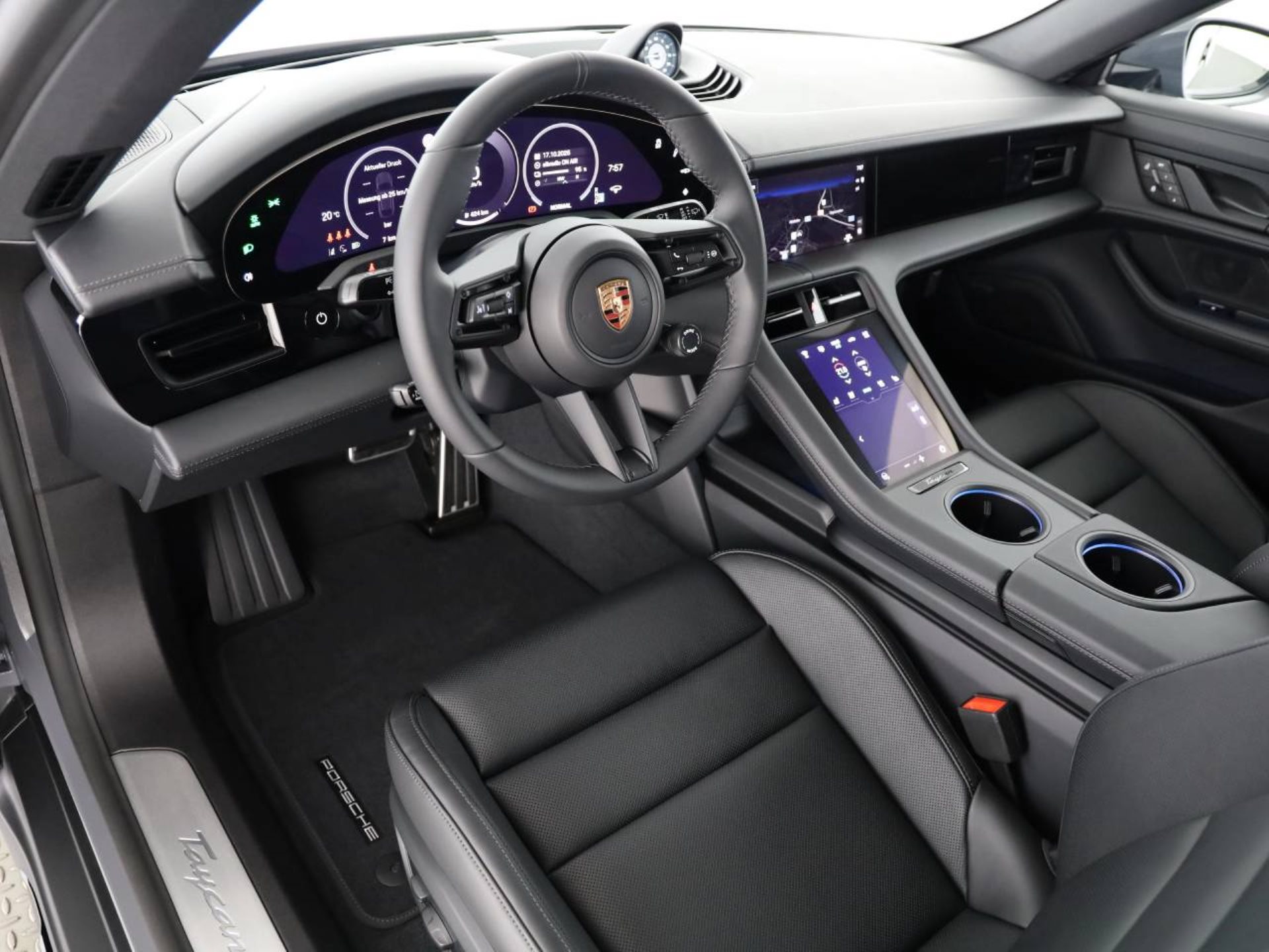 PORSCHE Taycan 4 Cross Turismo-image-9