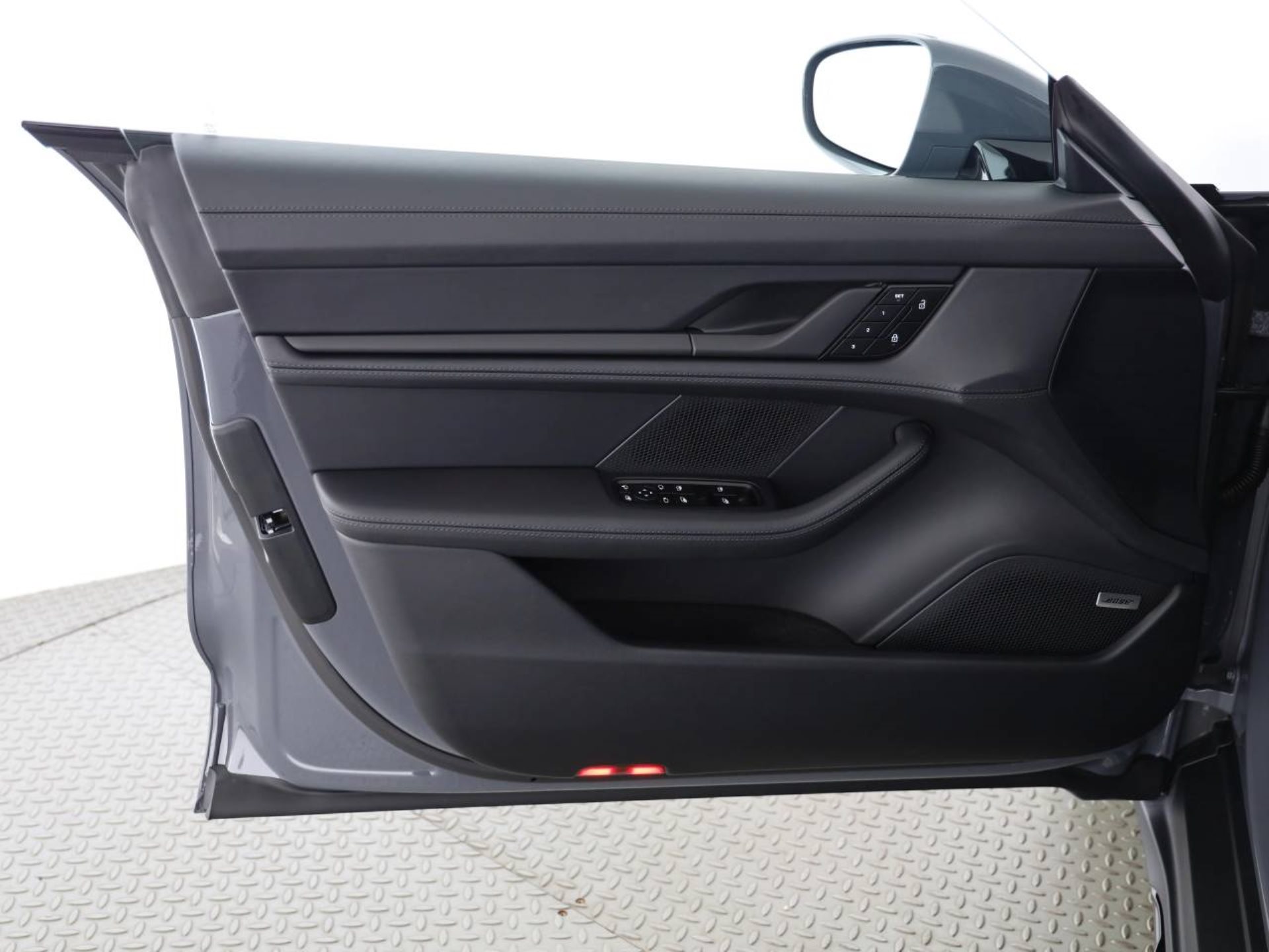 PORSCHE Taycan 4 Cross Turismo-image-17