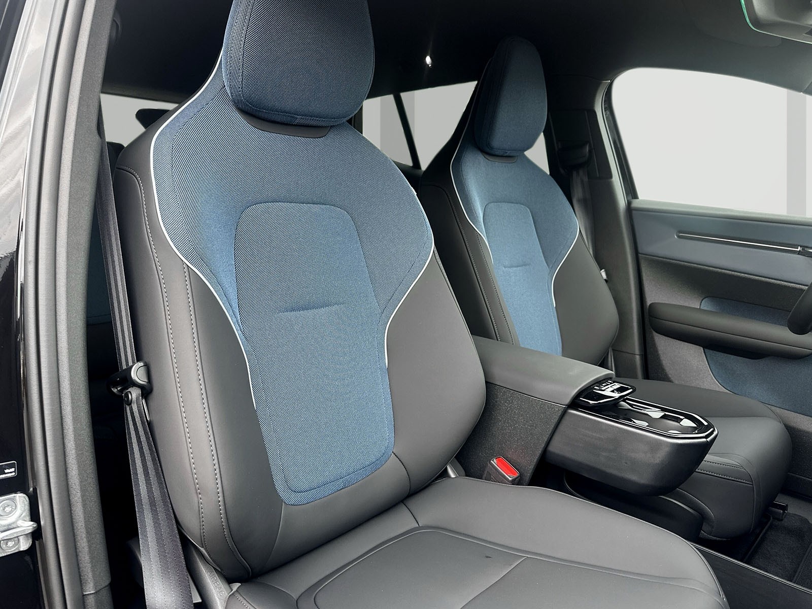 VOLVO EX30 E60 Core Xcite-image-10