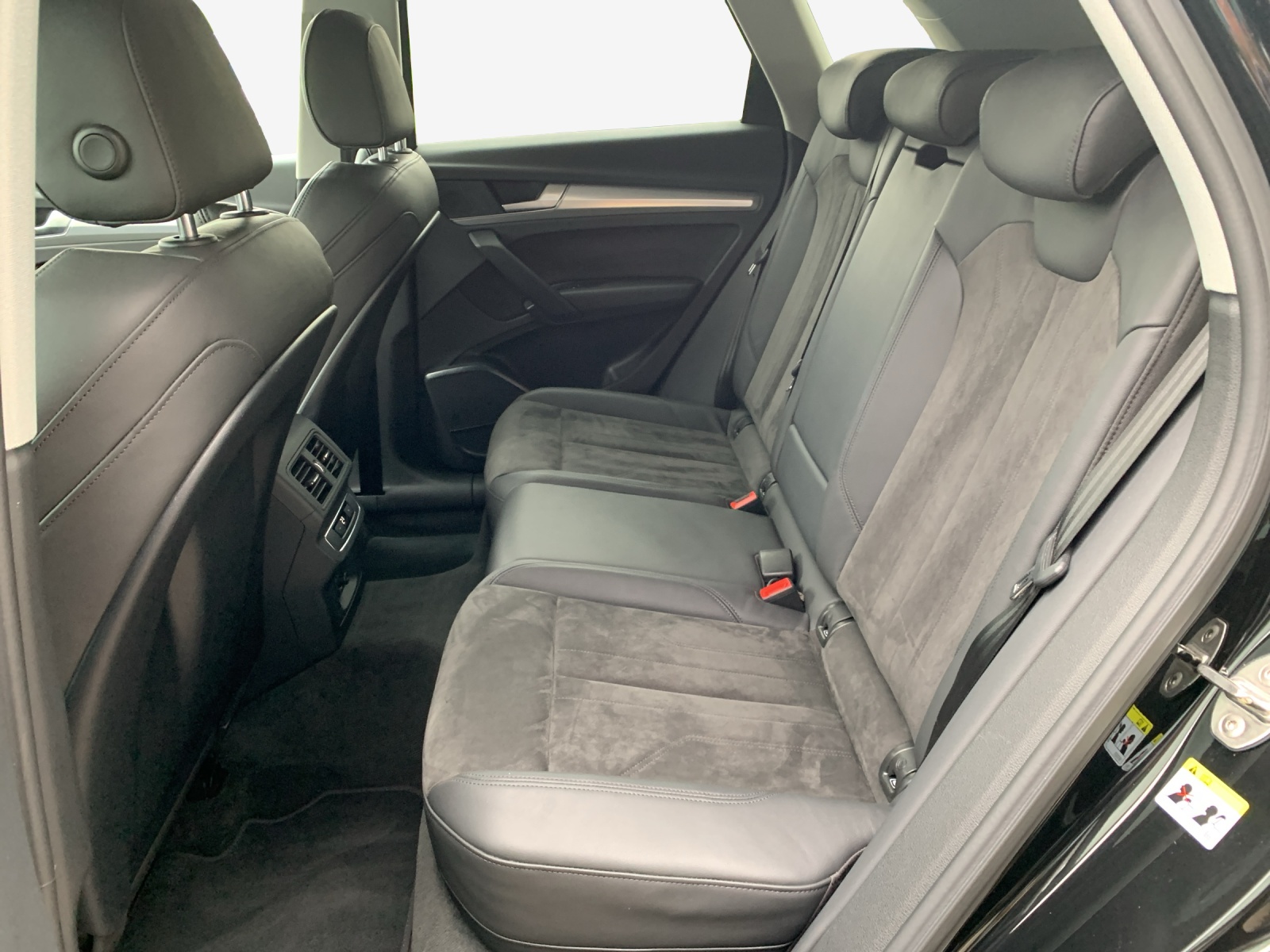 AUDI Q5 40 TDI quattro S-tronic-image-11