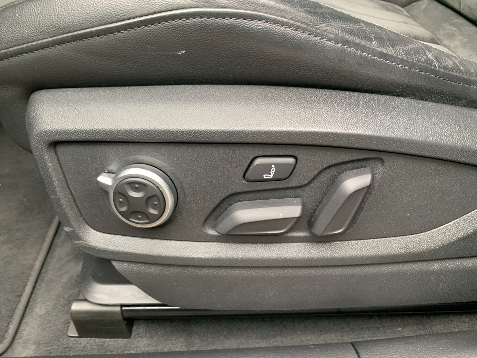 AUDI Q5 40 TDI quattro S-tronic-image-14
