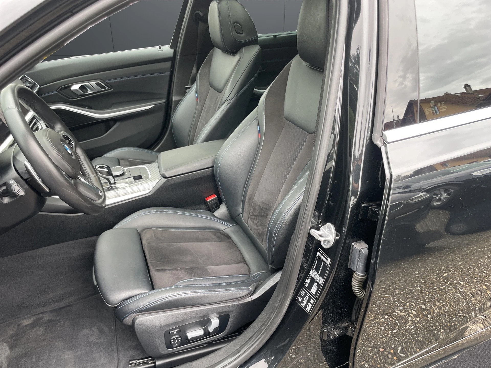 BMW 320d xDrive Touring M Sport Steptronic-image-6