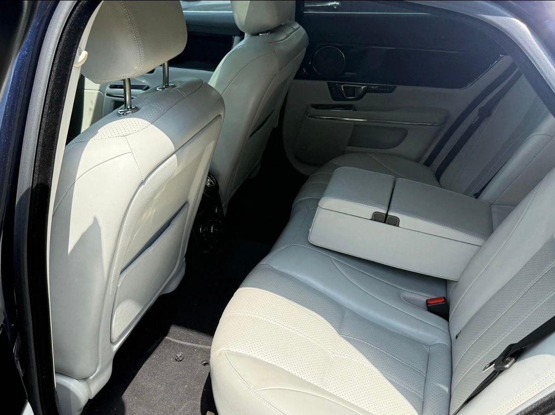 JAGUAR XJ 3.0 V6 S/C Premium Luxury Automatic AWD-image-12