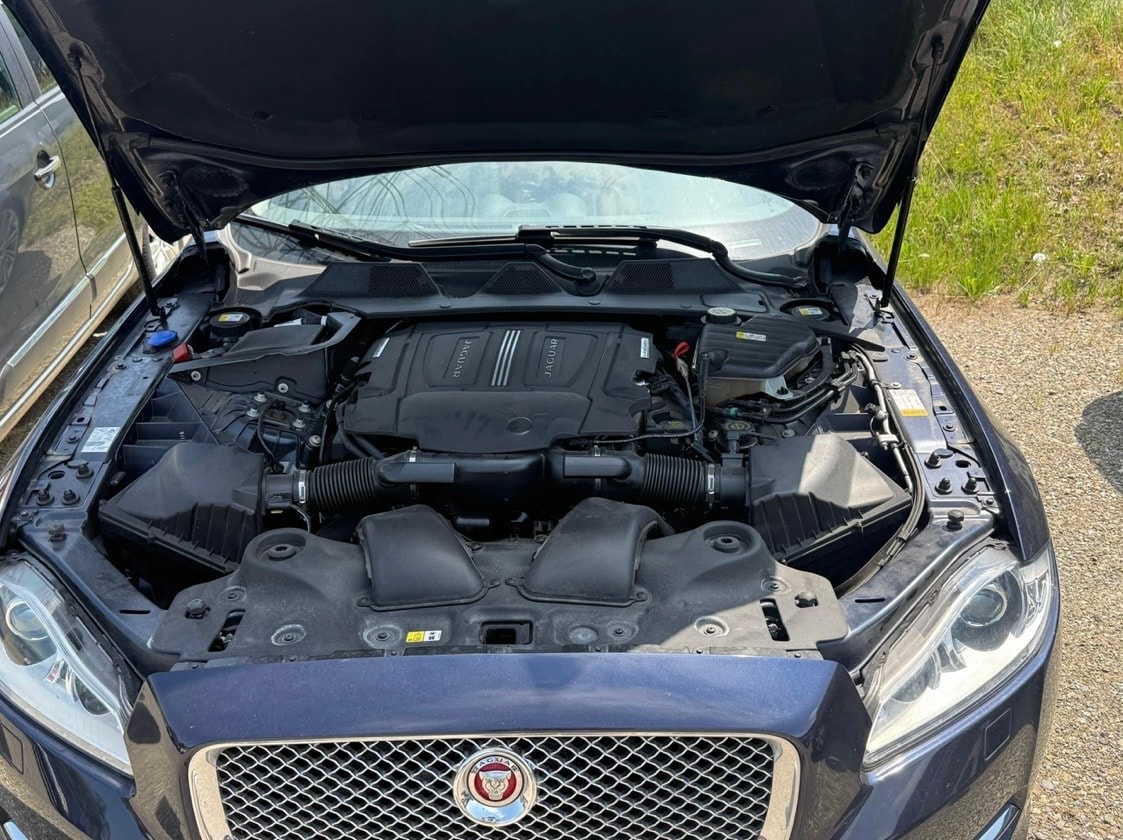 JAGUAR XJ 3.0 V6 S/C Premium Luxury Automatic AWD-image-15