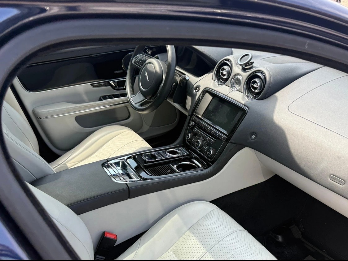 JAGUAR XJ 3.0 V6 S/C Premium Luxury Automatic AWD-image-9