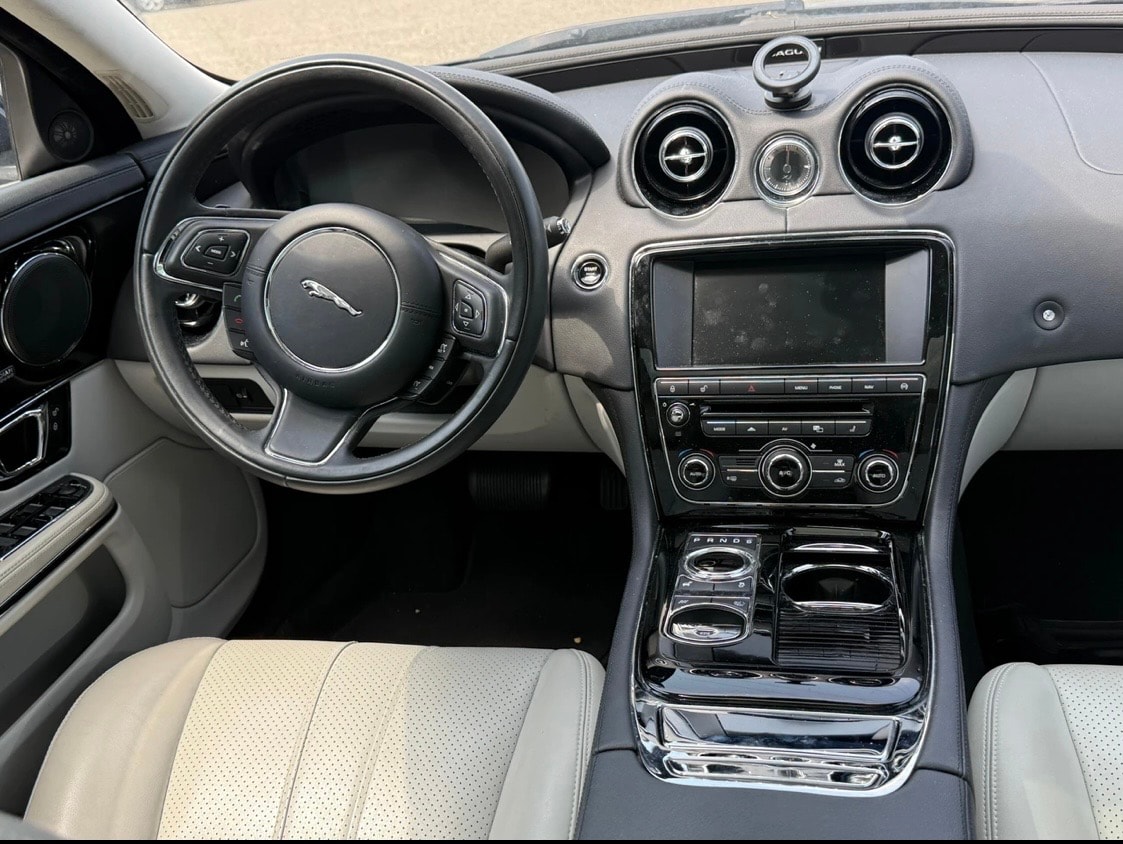 JAGUAR XJ 3.0 V6 S/C Premium Luxury Automatic AWD-image-6