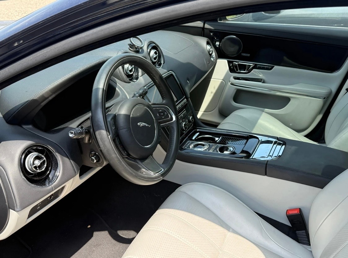 JAGUAR XJ 3.0 V6 S/C Premium Luxury Automatic AWD-image-8